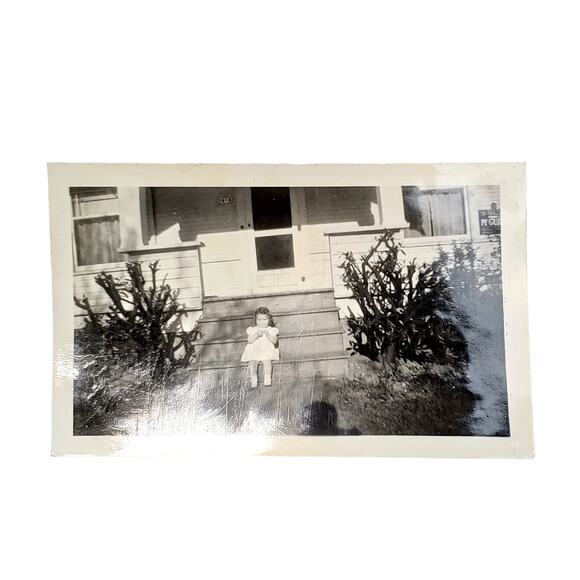 Vtg Cute Young Girl Toddler Posing on Steps Monochrome Photography Found - Picture 1 of 4